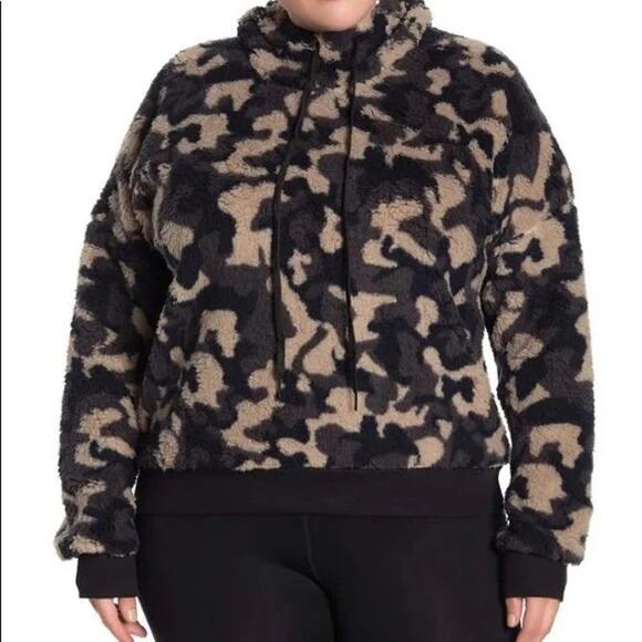 Z by Zella Green Urban Camo Print Faux Shearling Pullover Hoodie Small NEW - Picture 1 of 8